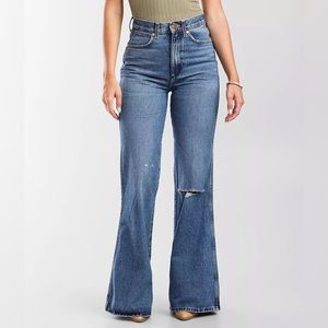 Wrangler Women's Retro Heritage Wanderer Medium Wash High Rise Flare Jeans